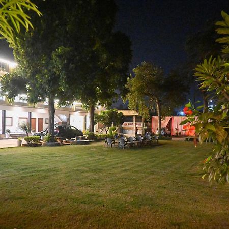 The Kedar Resort Mathura Extérieur photo