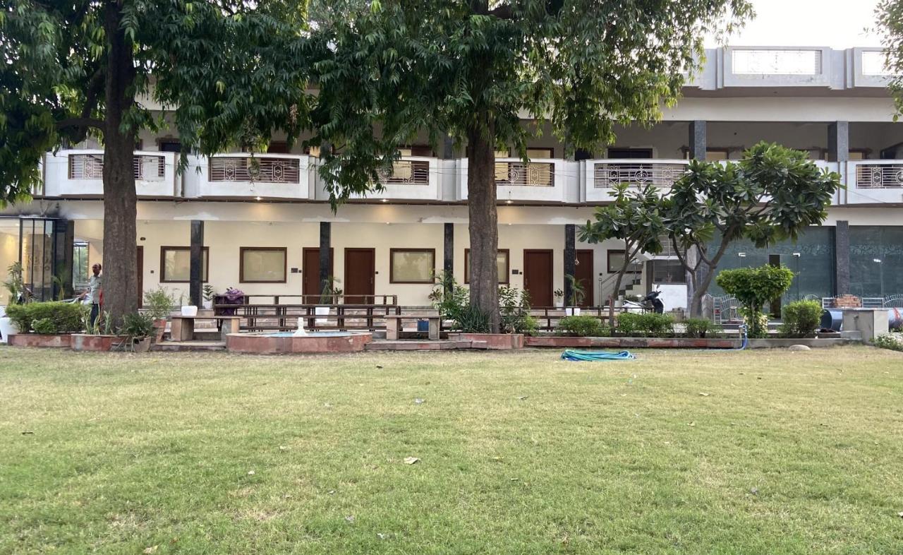 The Kedar Resort Mathura Extérieur photo