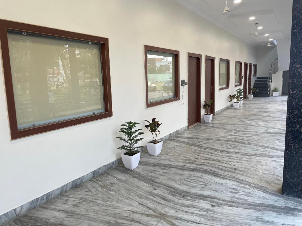 The Kedar Resort Mathura Extérieur photo
