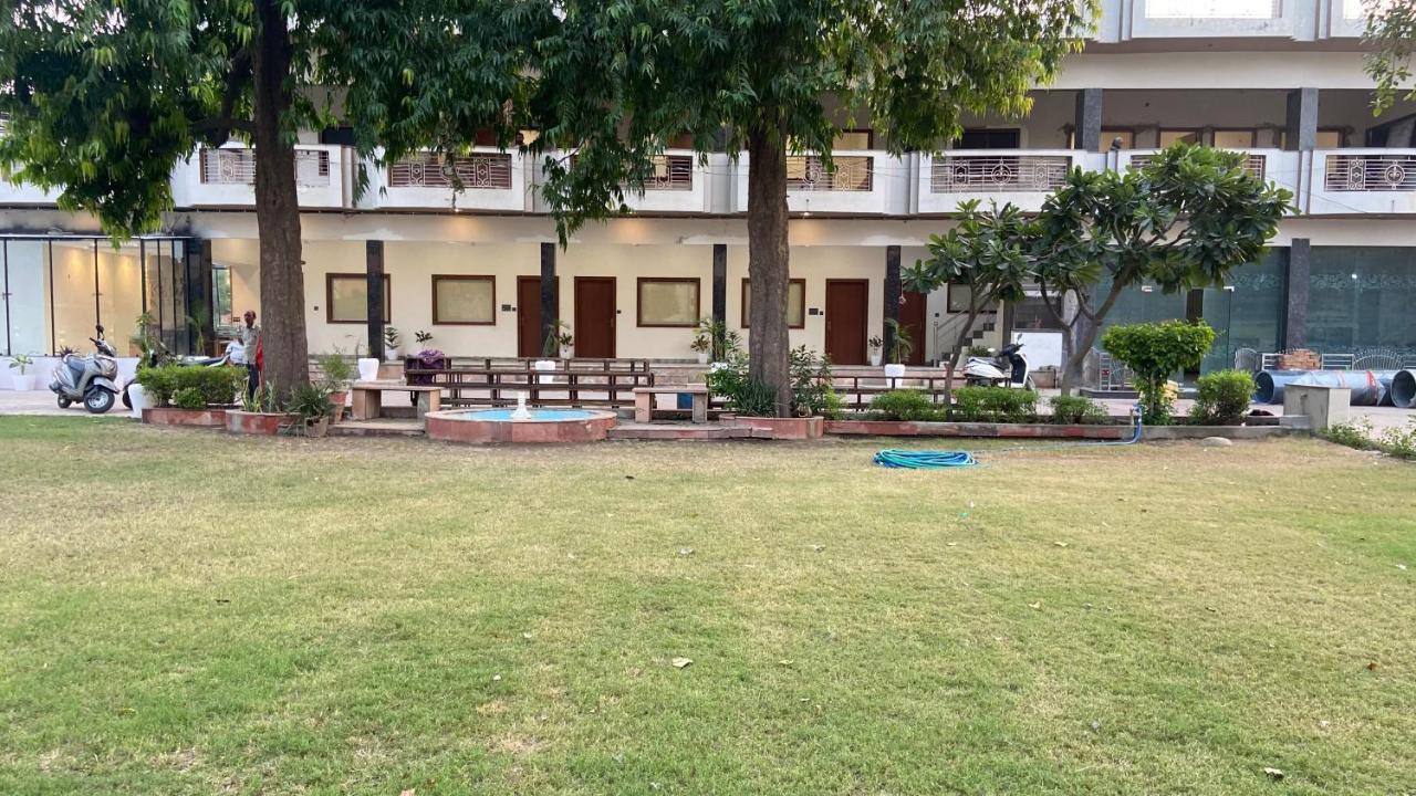 The Kedar Resort Mathura Extérieur photo