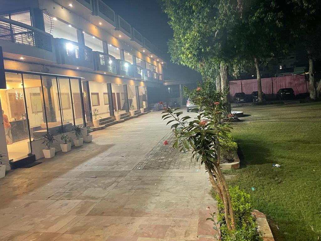 The Kedar Resort Mathura Extérieur photo