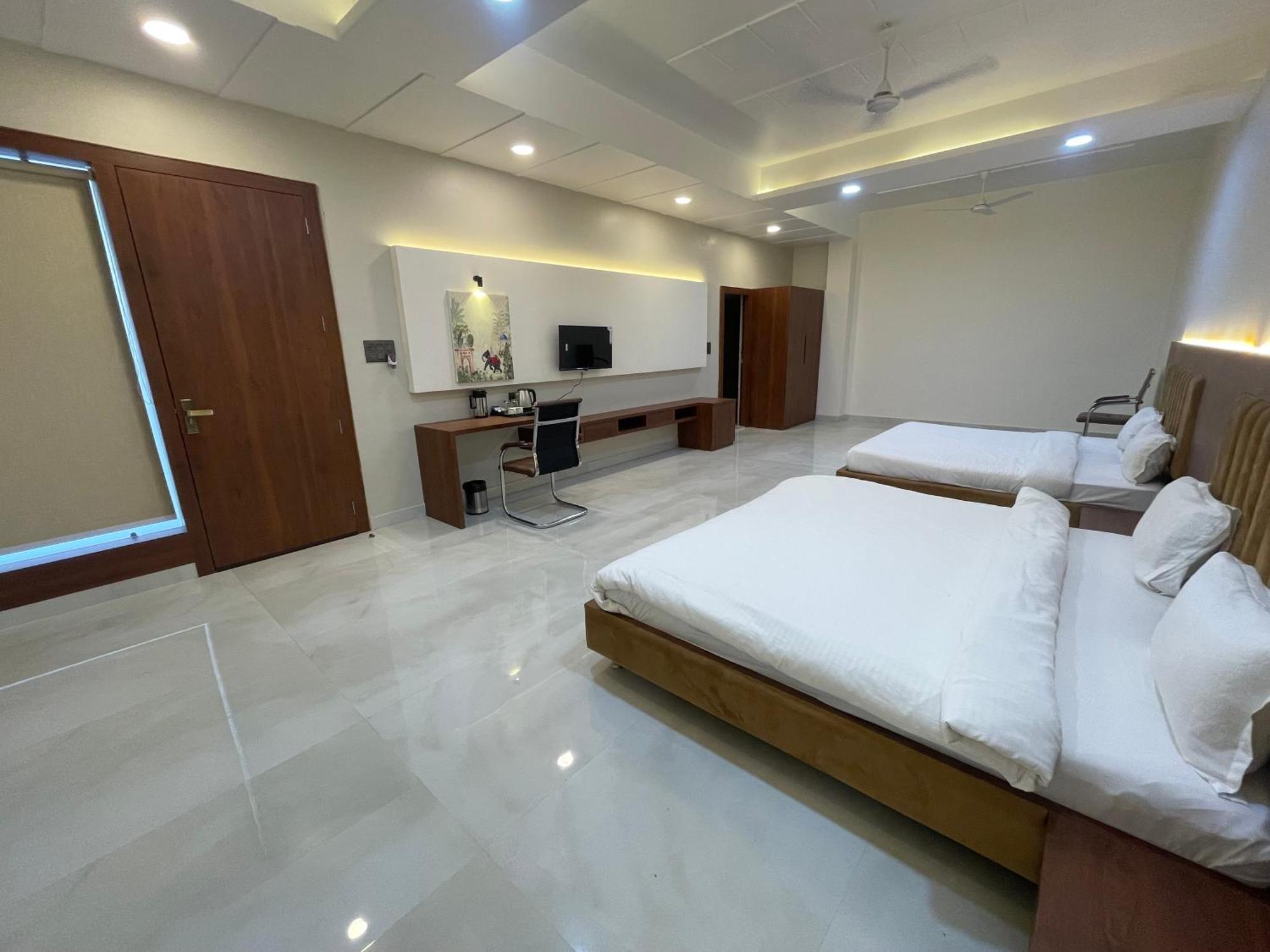 The Kedar Resort Mathura Extérieur photo